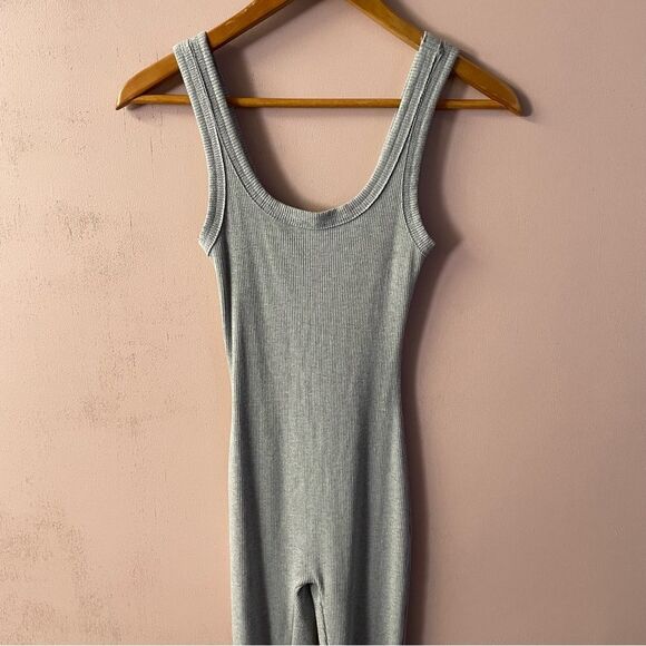 Lilyful Light Gray Ribbed Tank Fitted Jumpsuit EUC Size M - Picture 3 of 9